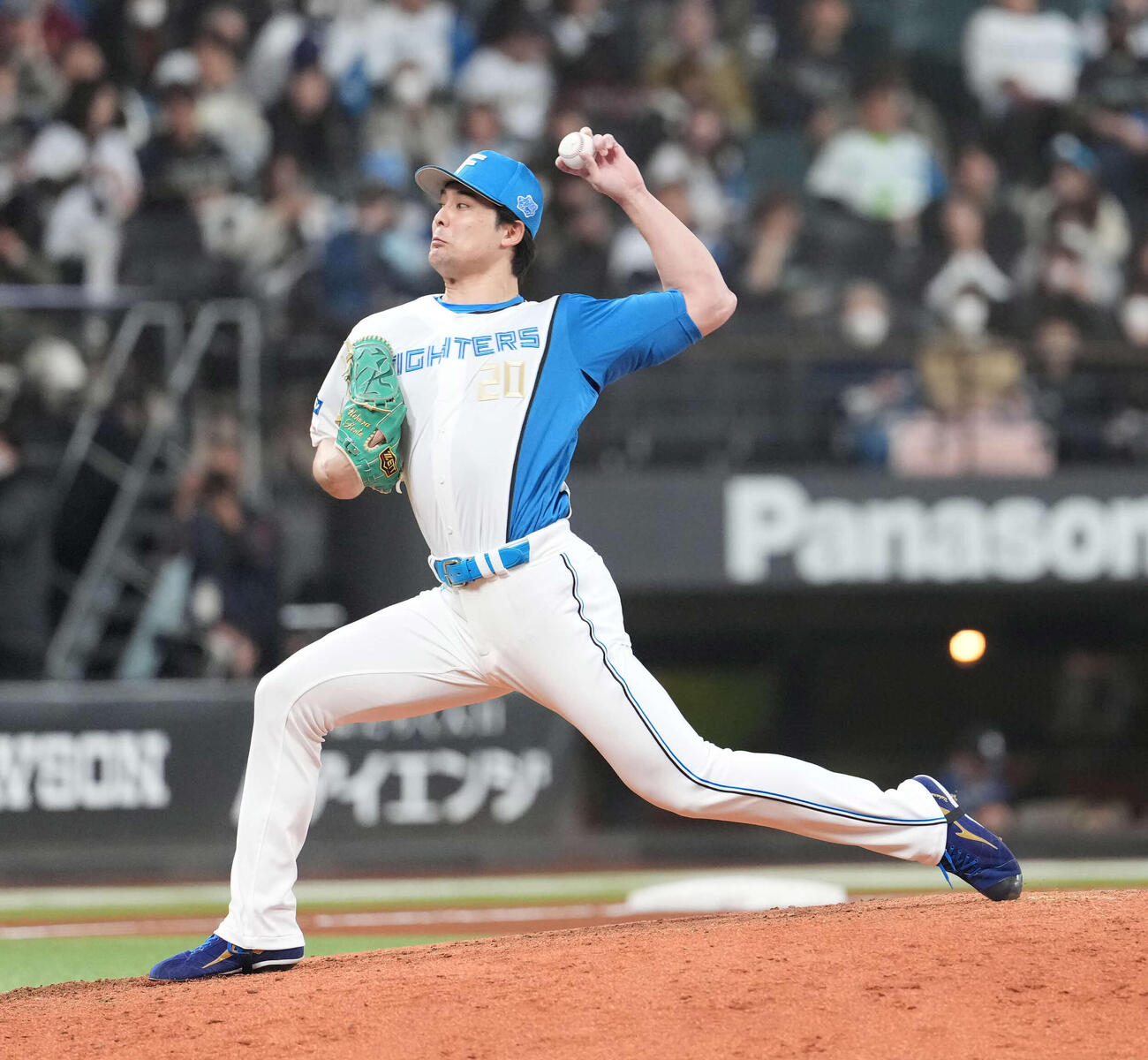 日本ハム対オリックス　力投する日本ハム上原（撮影・井上学）