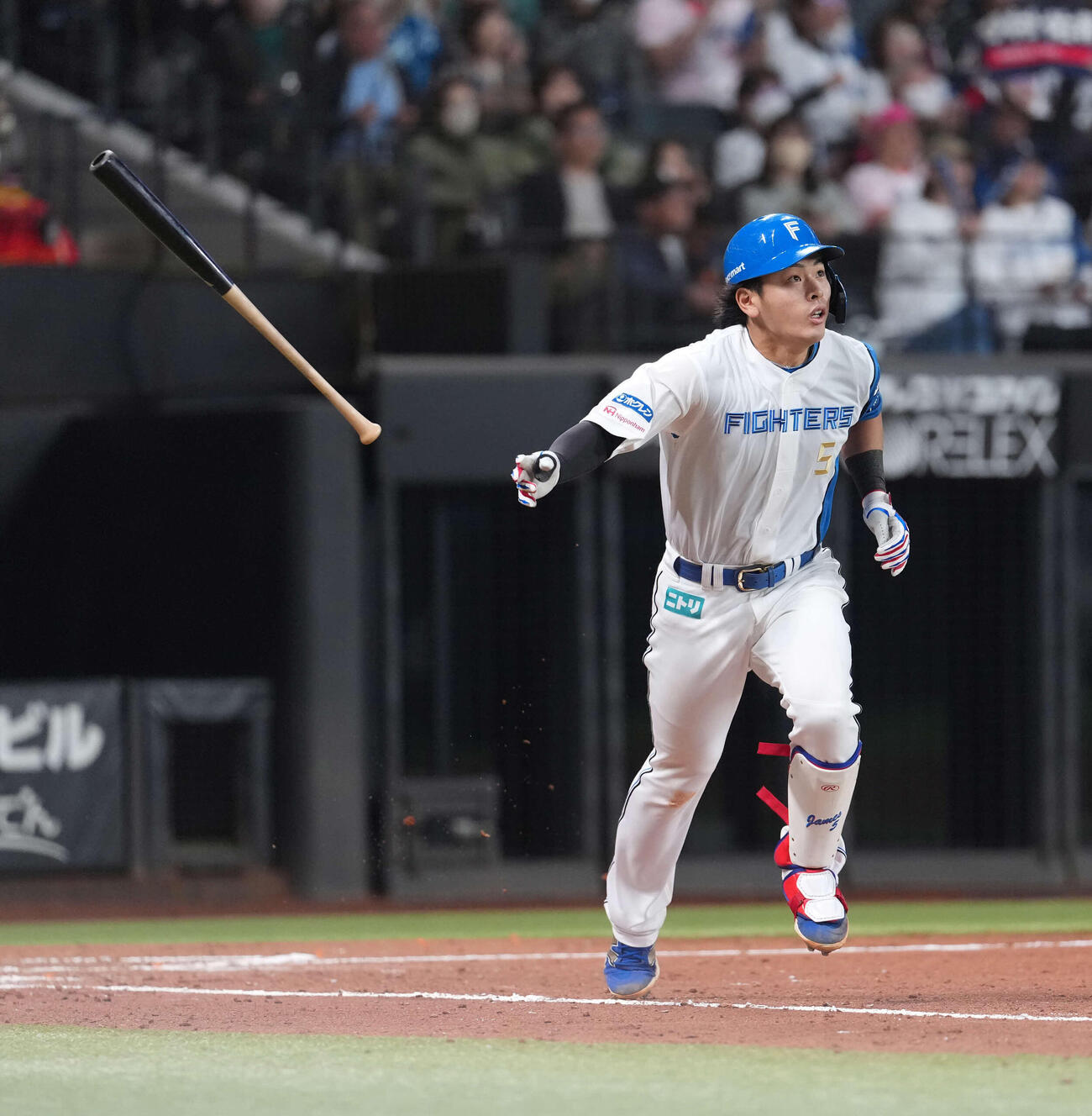 日本ハム対オリックス　7回裏日本ハム2死一、二塁、3点本塁打を放つ野村（撮影・井上学）