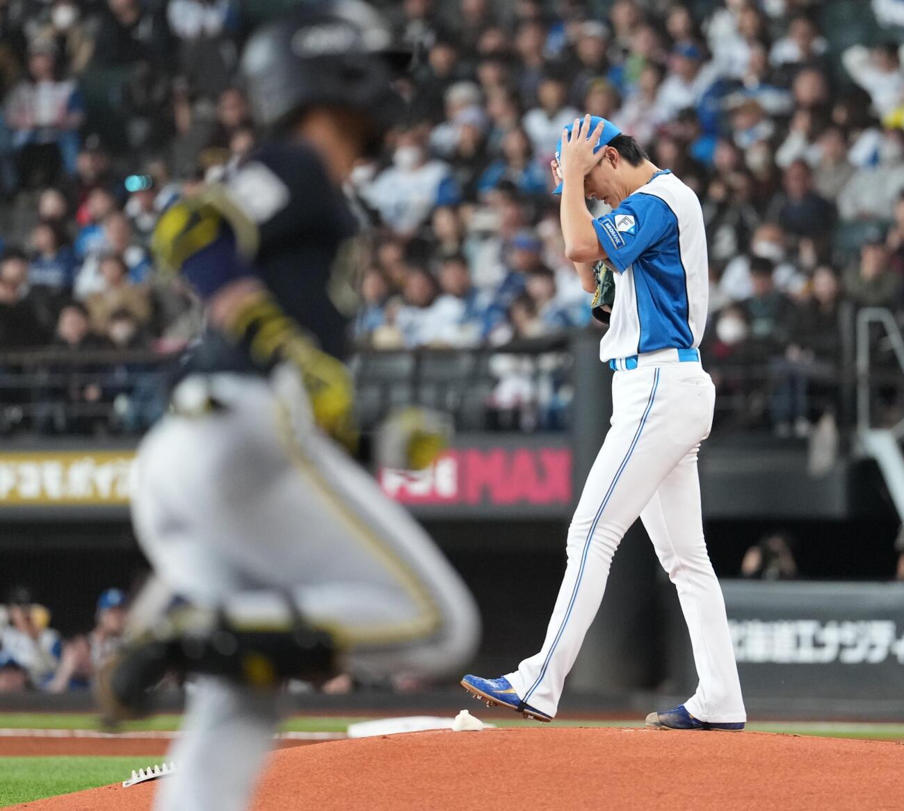 日本ハム対オリックス　1回、宗に本塁打を浴びる達（撮影・井上学）