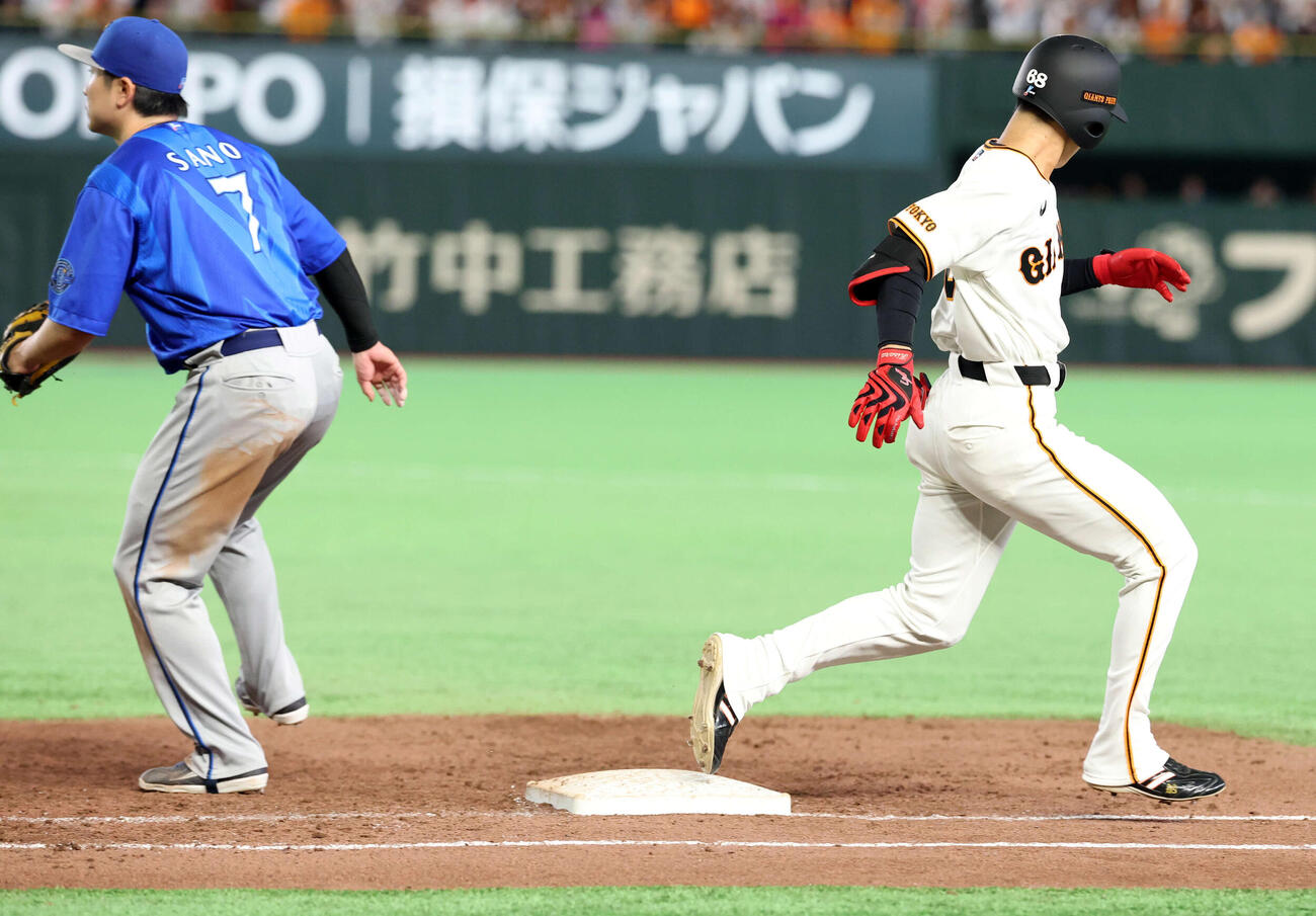 巨人対DeNA 7回裏巨人2死一塁、宇都宮は三塁内野安打でプロ初安打とする（撮影・浅見桂子）