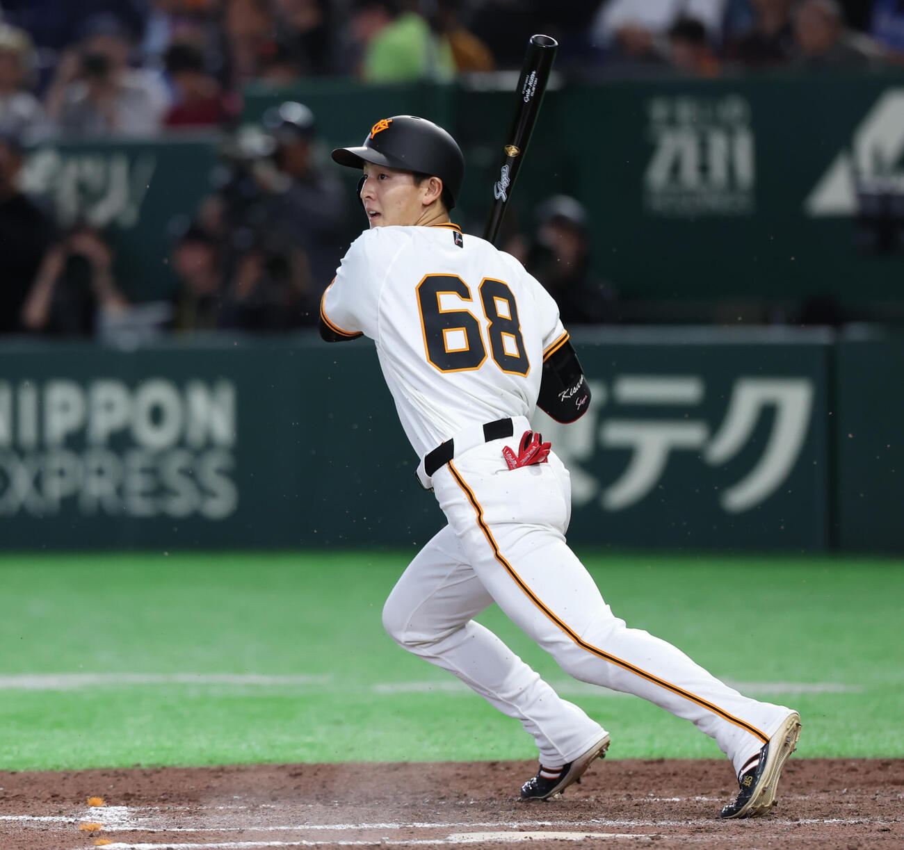 巨人対DeNA 7回裏巨人2死一塁、内野安打でプロ初ヒットを決める宇都宮（撮影・水谷安孝）