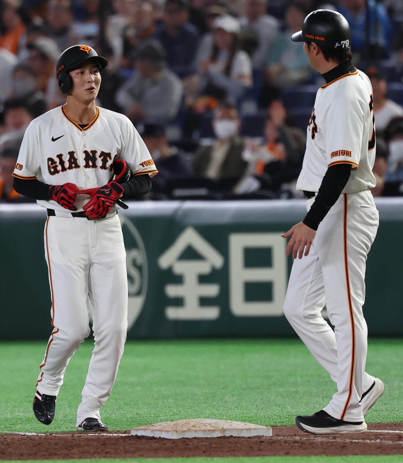 巨人対DeNA 7回裏巨人2死一塁、内野安打でプロ初ヒットを決めた宇都宮（撮影・水谷安孝）