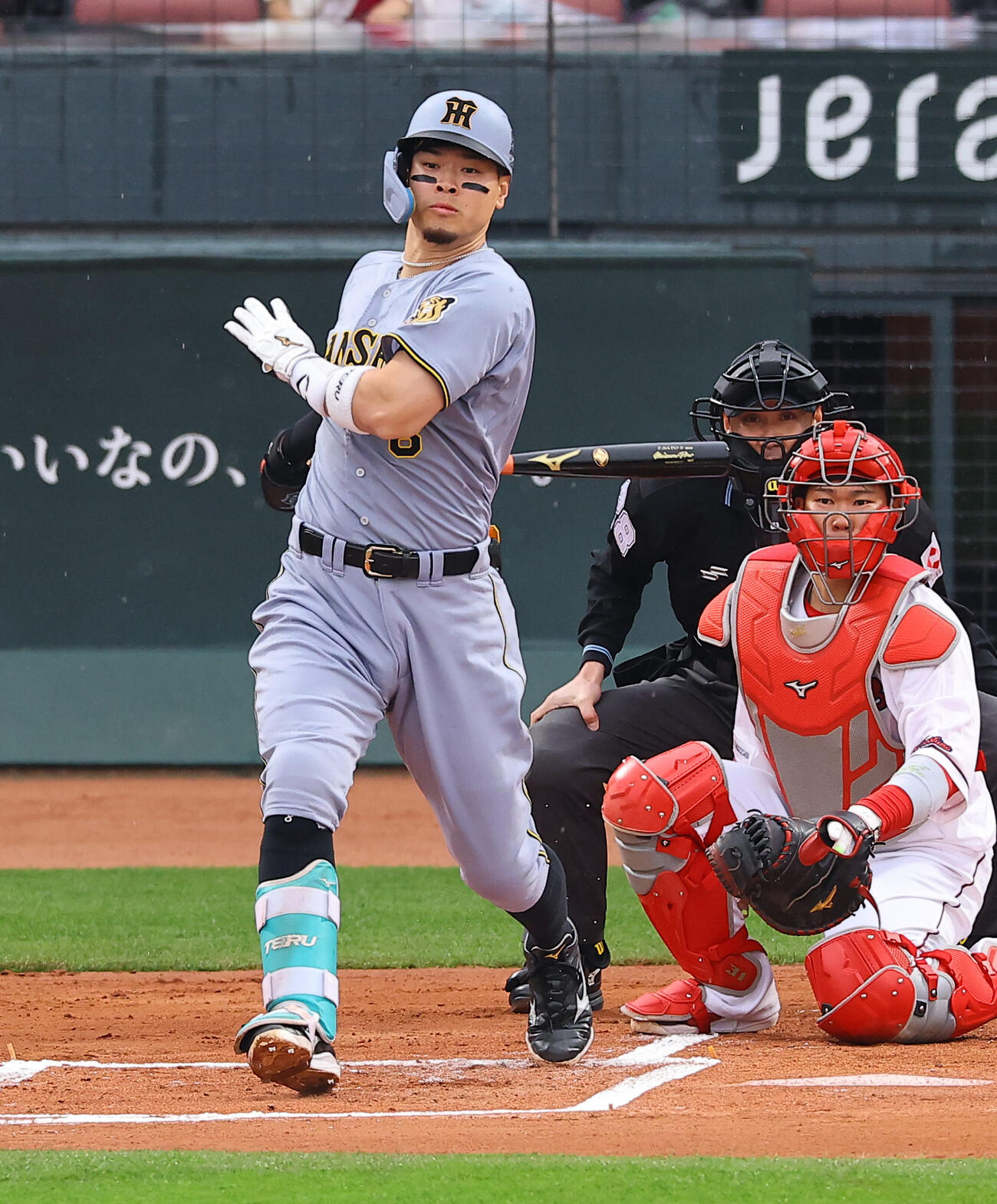 広島対阪神　1回表阪神2死三塁、佐藤は適時打を放つ（撮影・上田博志）