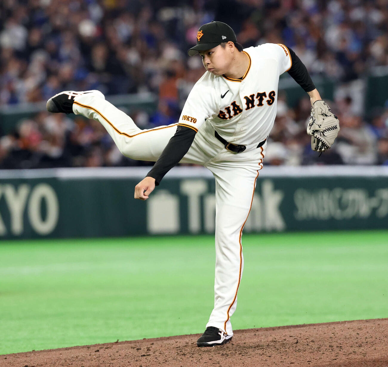 巨人対DeNA 4回表DeNA1死二、三塁の場面で登板した田和（撮影・浅見桂子）
