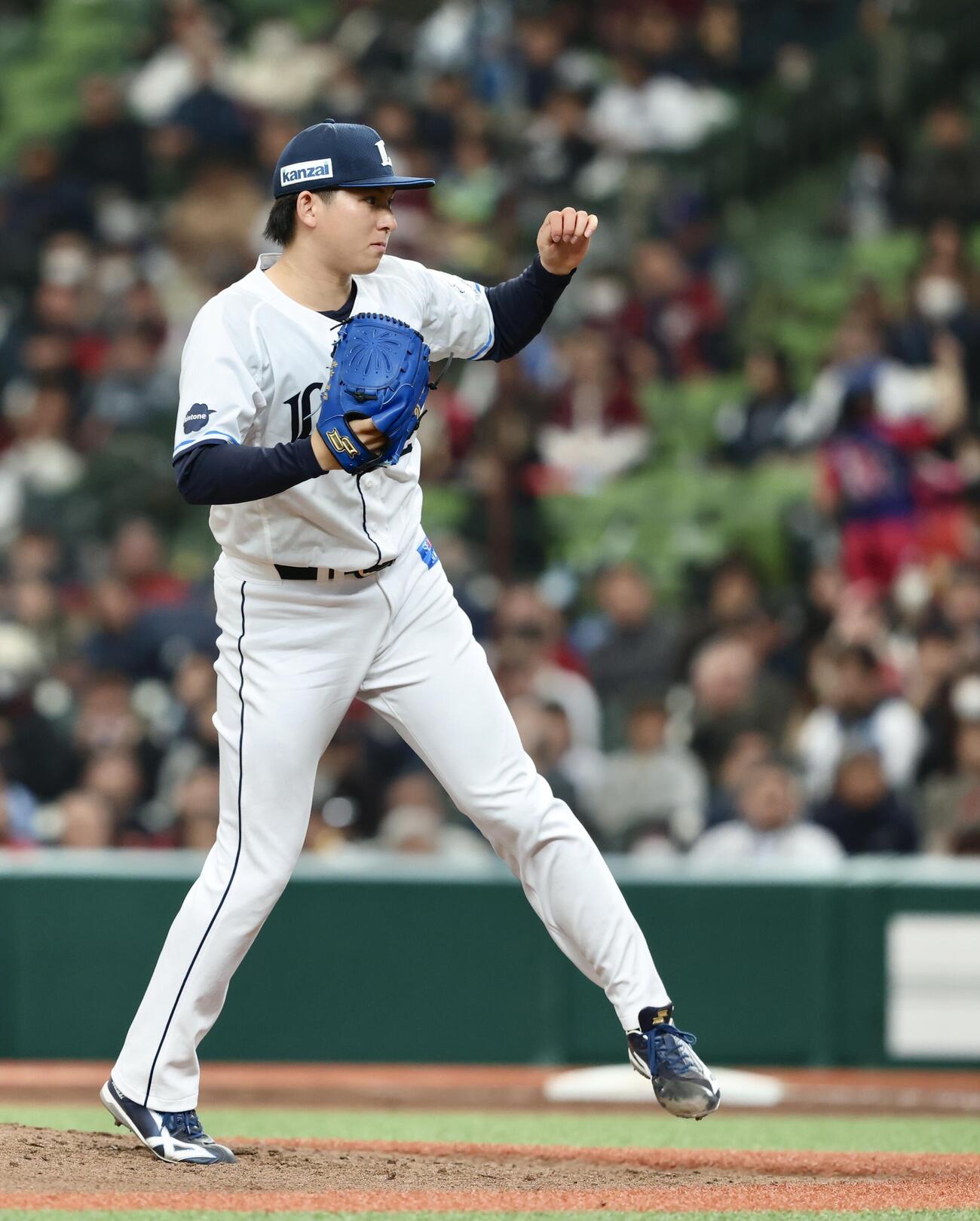 西武対楽天　5回表、力投する武内（撮影・河田真司）