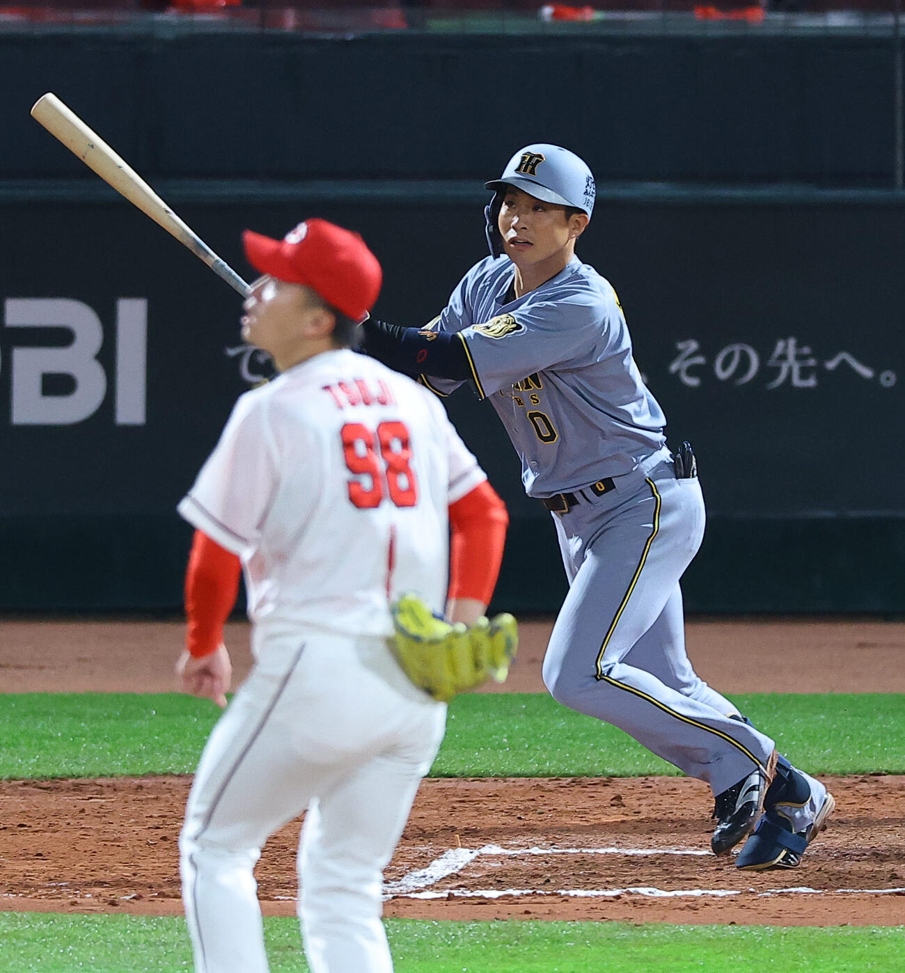 広島対阪神　10回表阪神1死一塁、木浪は勝ち越し2点本塁打を放つ（撮影・上田博志）