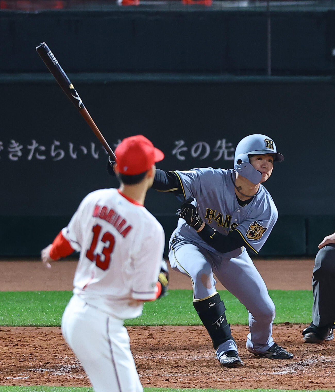 広島対阪神　9回表阪神2死二、三塁、中野は同点適時打を放つ（撮影・上田博志）