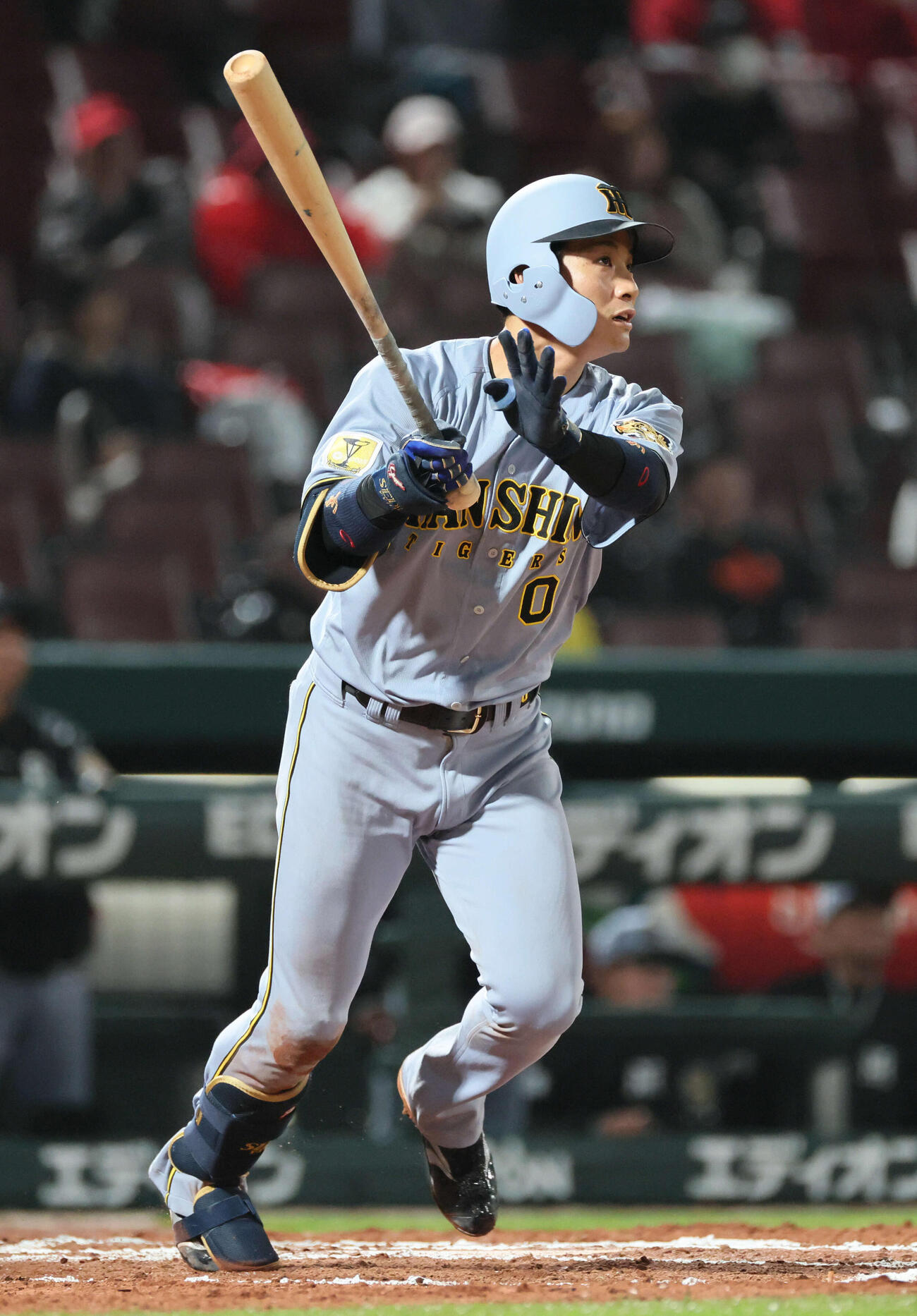 広島対阪神　10回表阪神1死一塁、木浪は勝ち越しの右越え2点本塁打を放つ（撮影・加藤孝規）