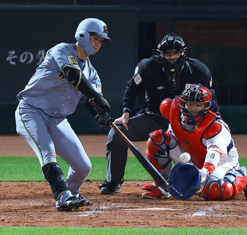 髙橋宏人vs中野拓夢　ファウルボール　阪神　中日 阪神】中野拓夢 起死回生の同点打「なんとか食らいついて」ファウルで