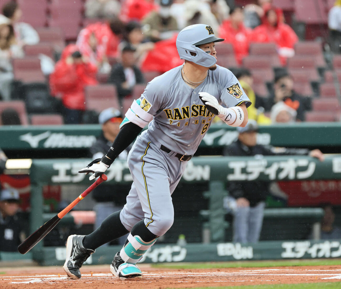 広島対阪神　1回表阪神2死二塁、佐藤輝は先制中前適時打を放つ（撮影・加藤孝規）