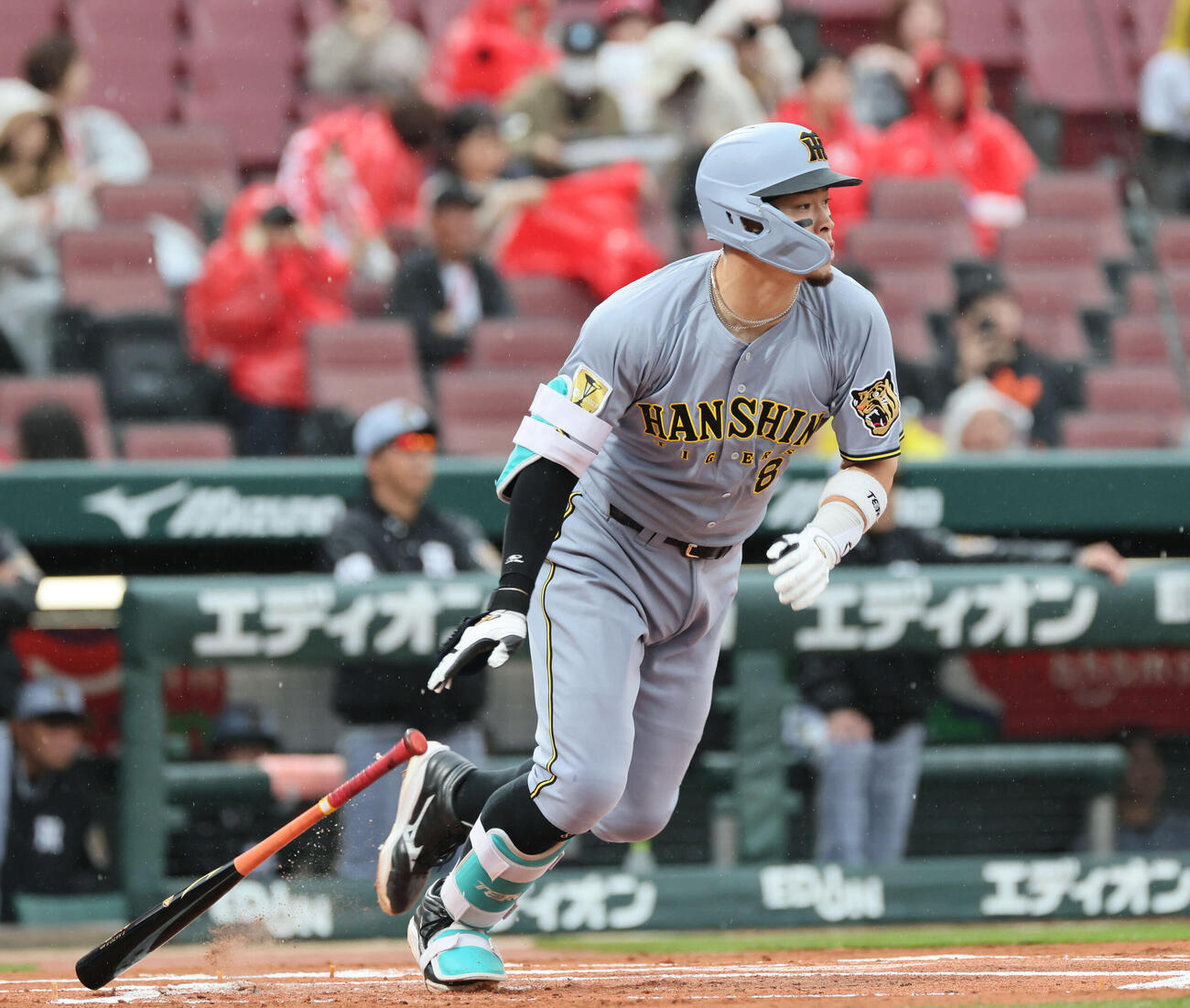 広島対阪神　1回表阪神2死二塁、佐藤輝は先制中前適時打を放つ（撮影・加藤孝規）