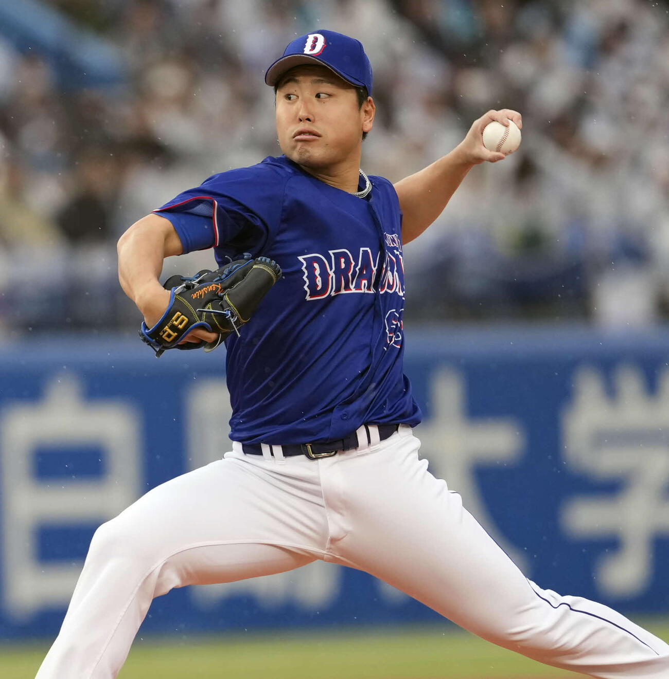ヤクルト対中日　3回裏途中から登板し力投する2番手の中日牧野（撮影・小島史椰）