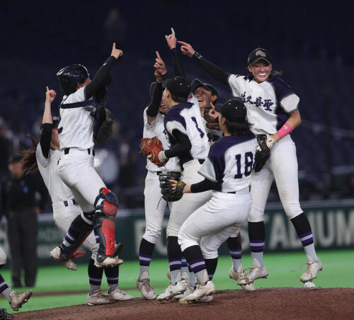 高校女子野球】佐久長聖が初優勝 4人の継投と好守で履正社の攻撃