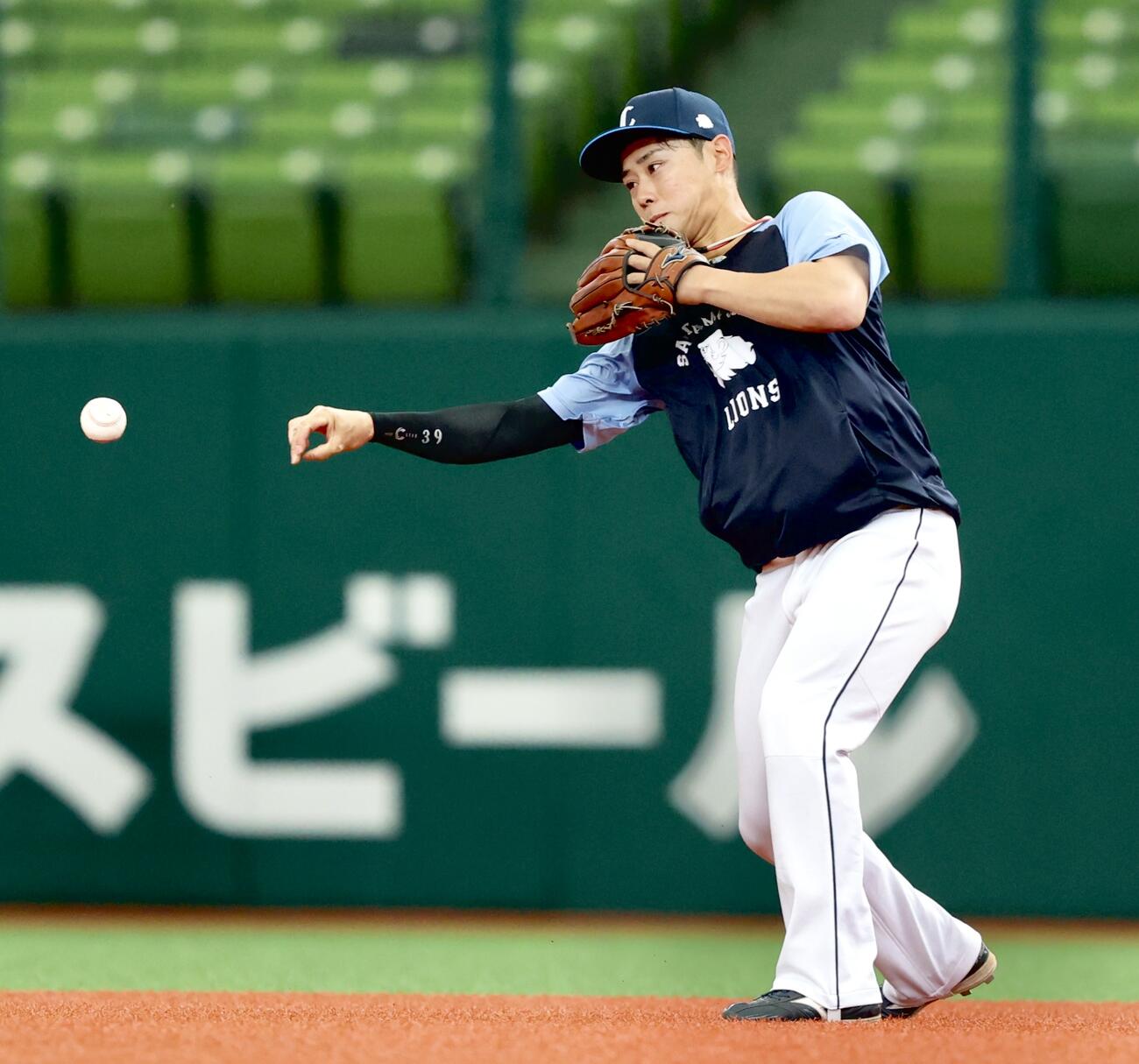 西武対楽天　試合前、練習に臨む西武平沢（撮影・河田真司）