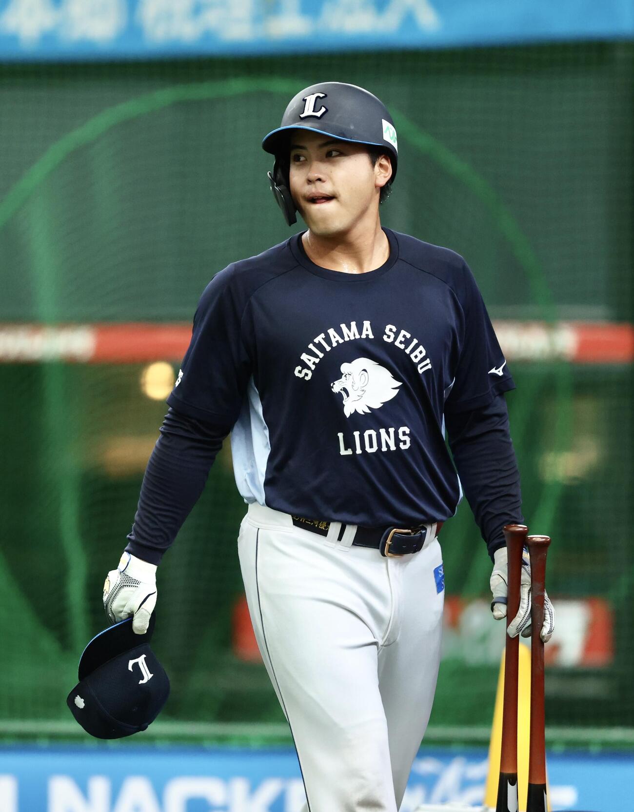 西武対楽天　試合前、練習に臨む西武仲三（撮影・河田真司）