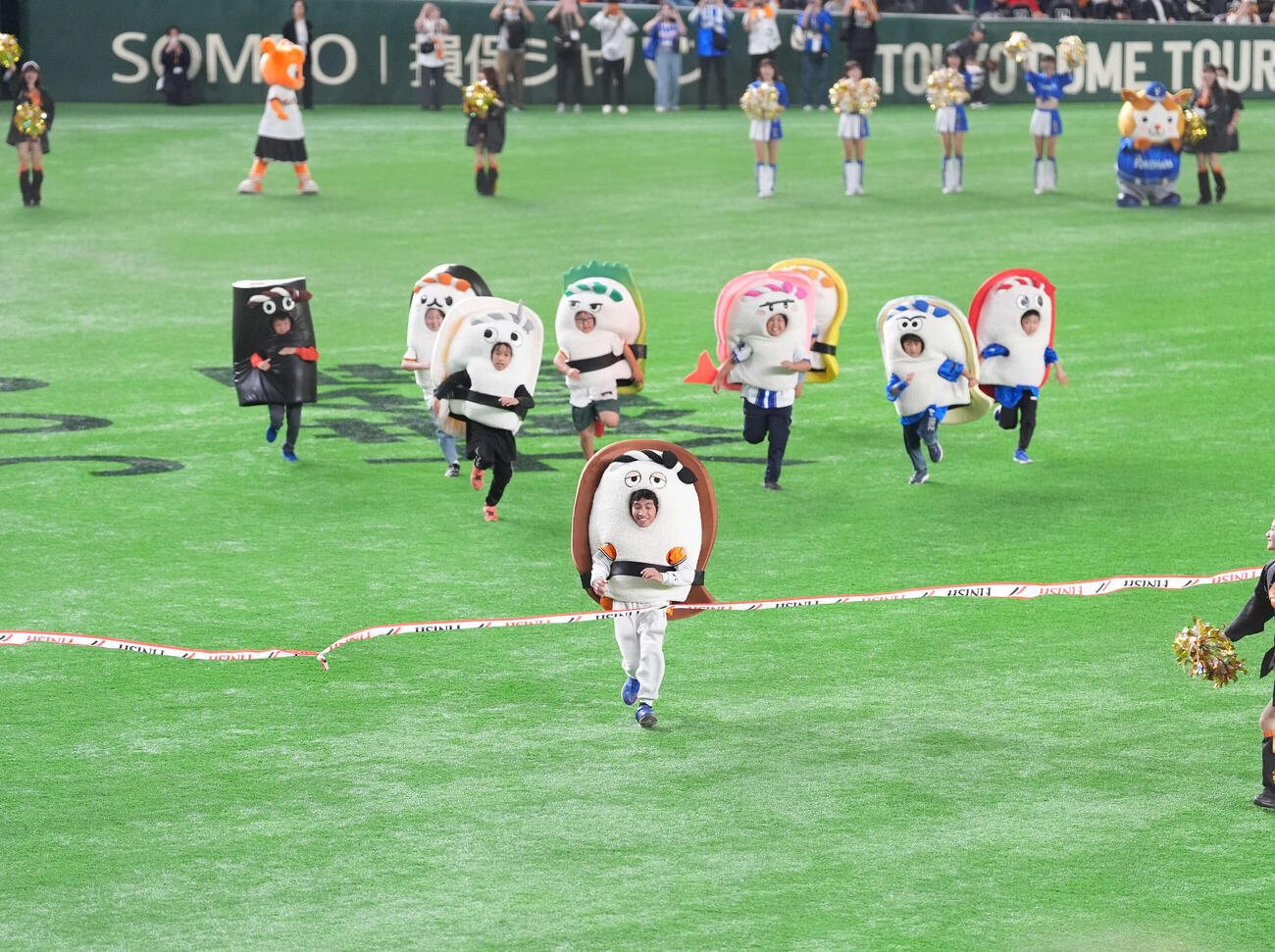 巨人対DeNA　すしレースはあなごが1着（撮影・増田悦実）