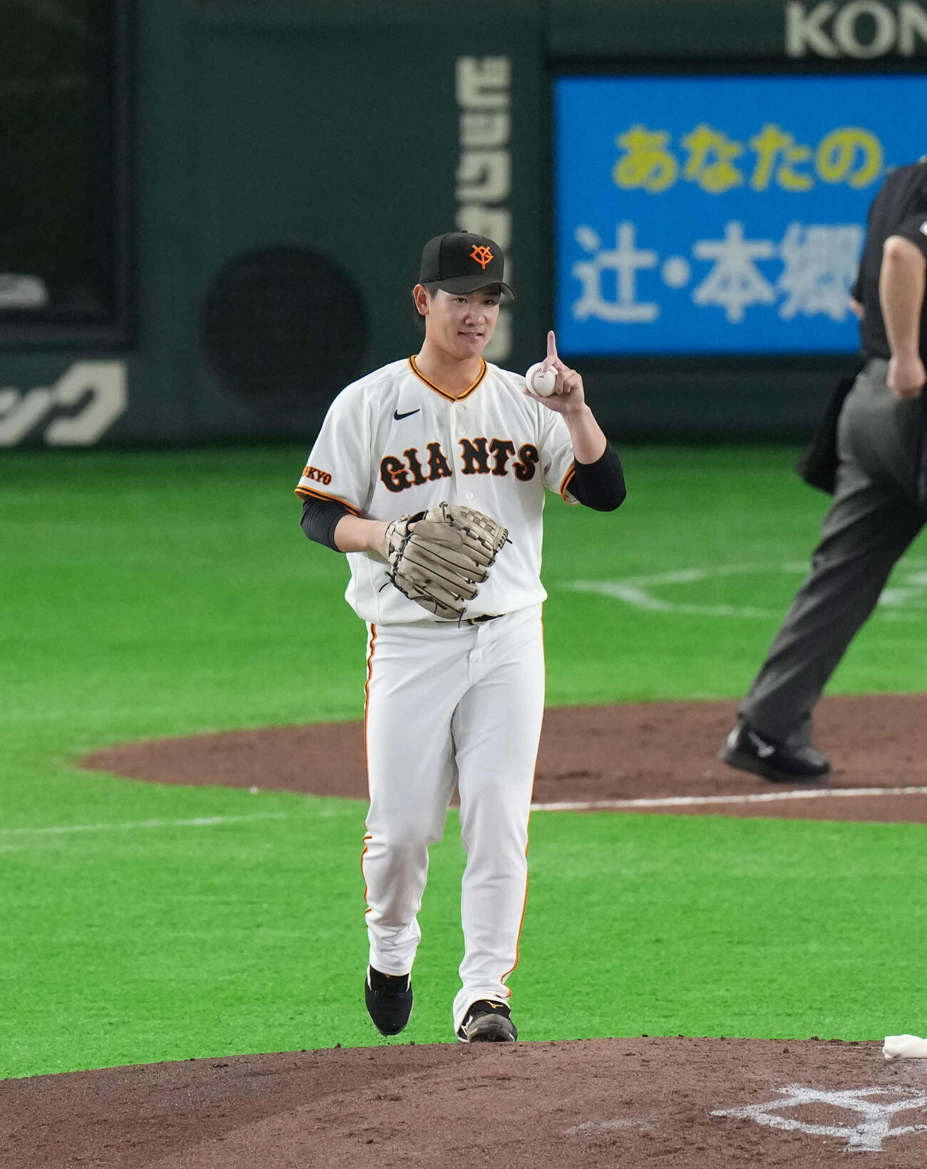 巨人対DeNA 3回表無死、梶原を三振に仕留める井上（撮影・増田悦実）