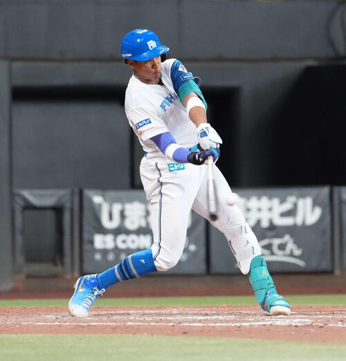 動画】万波中正が勝ち越しの5号3点本塁打 - プロ野球ライブ速報写真