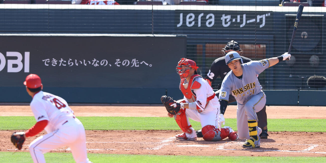 広島対阪神　5回表阪神2死、伏見は三振に倒れる（撮影・上田博志）