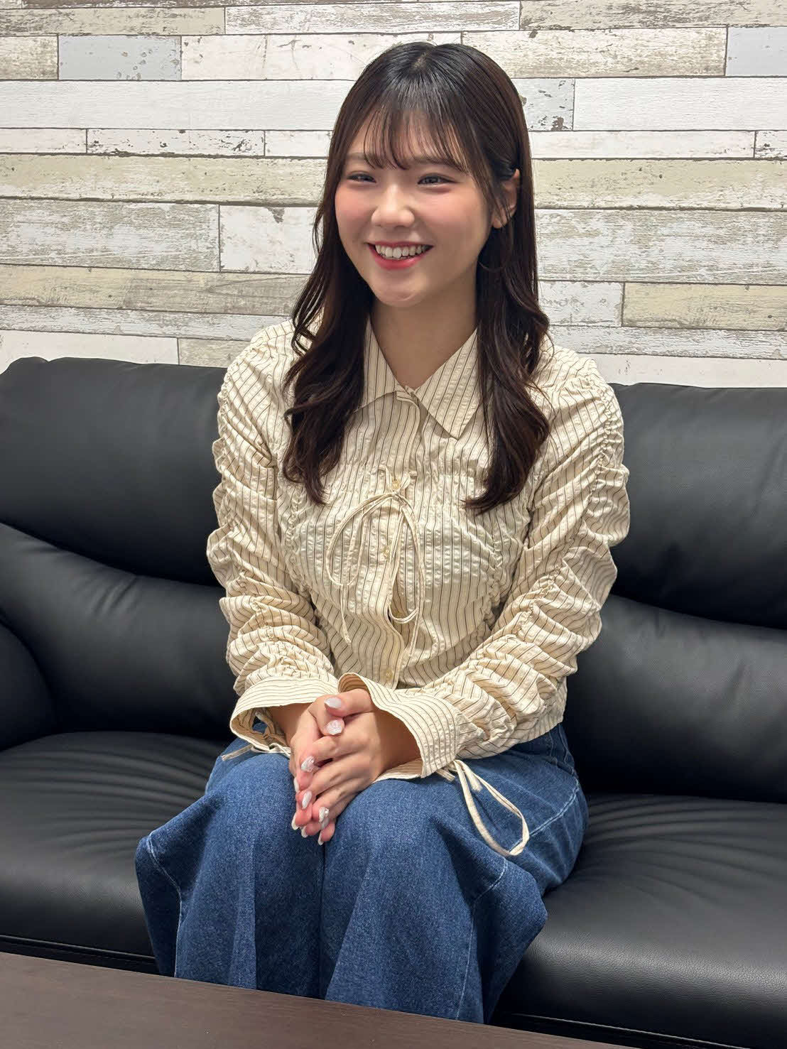 インタビューに応じる工藤