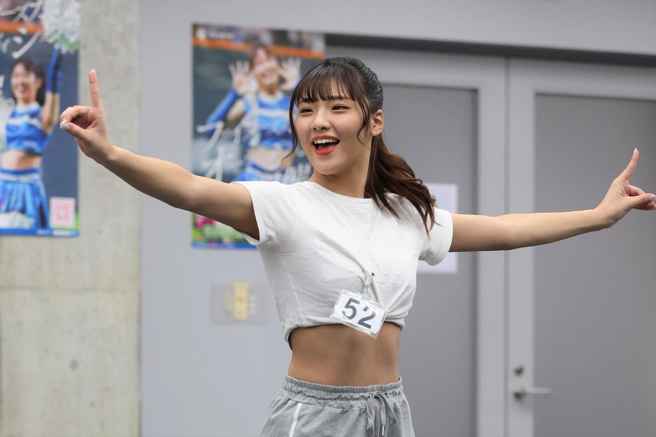2023年の日本ハムファイターズガールの3次審査で踊る工藤彩音さん（2022年12月撮影）