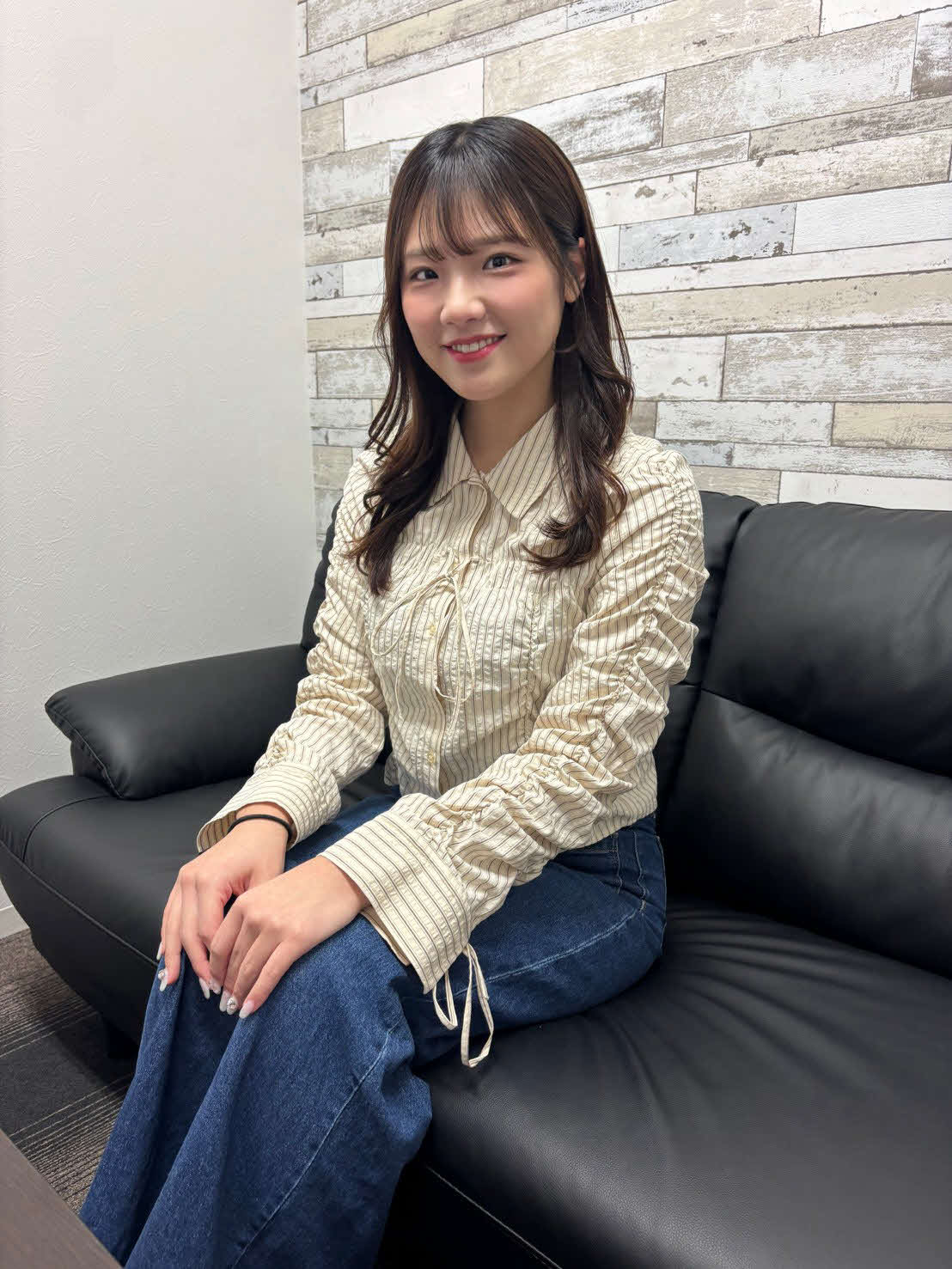 インタビューに応じる工藤