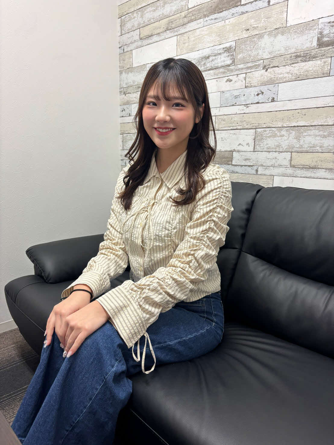 インタビューに応じる工藤