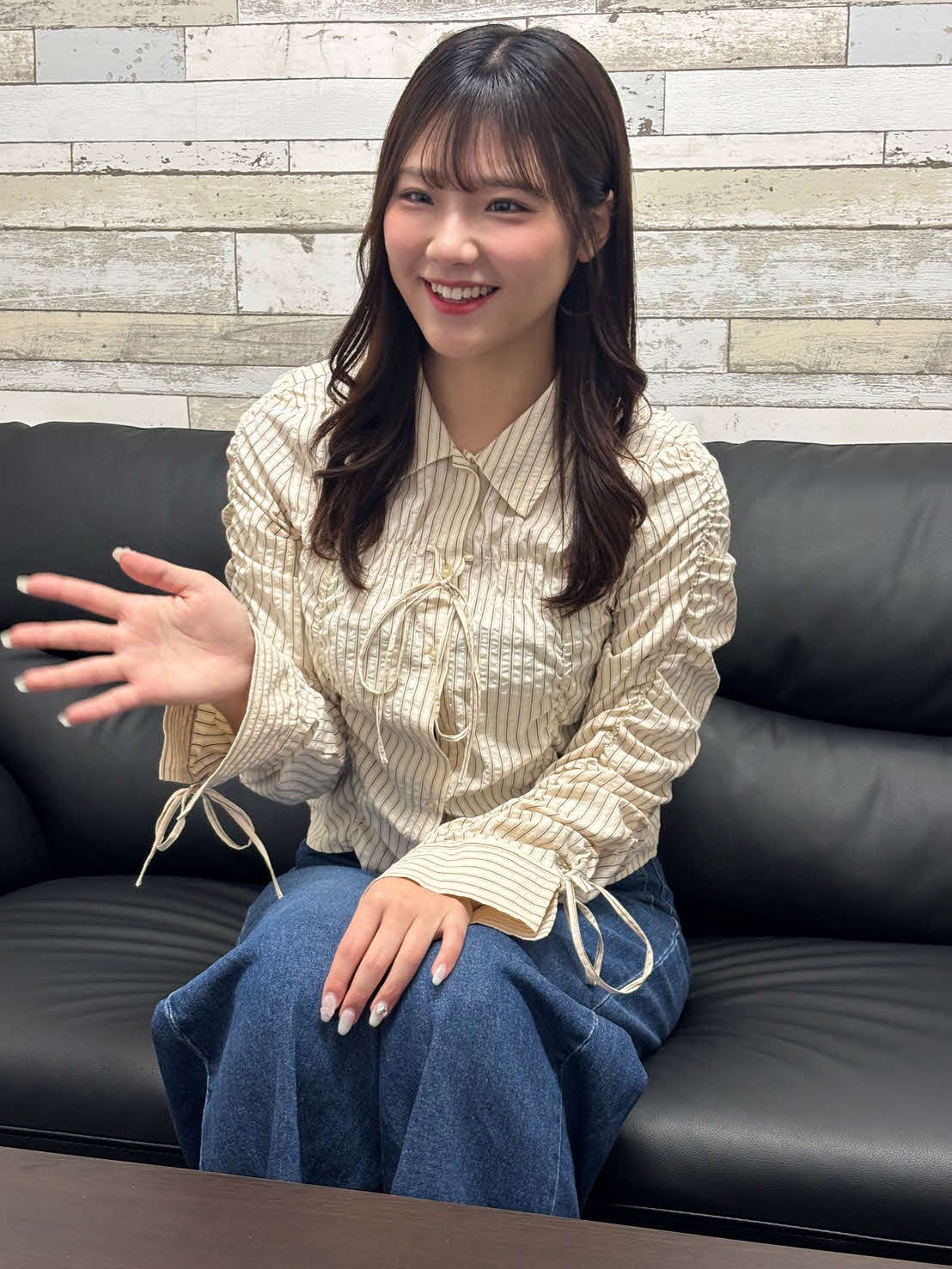 インタビューに応じる工藤