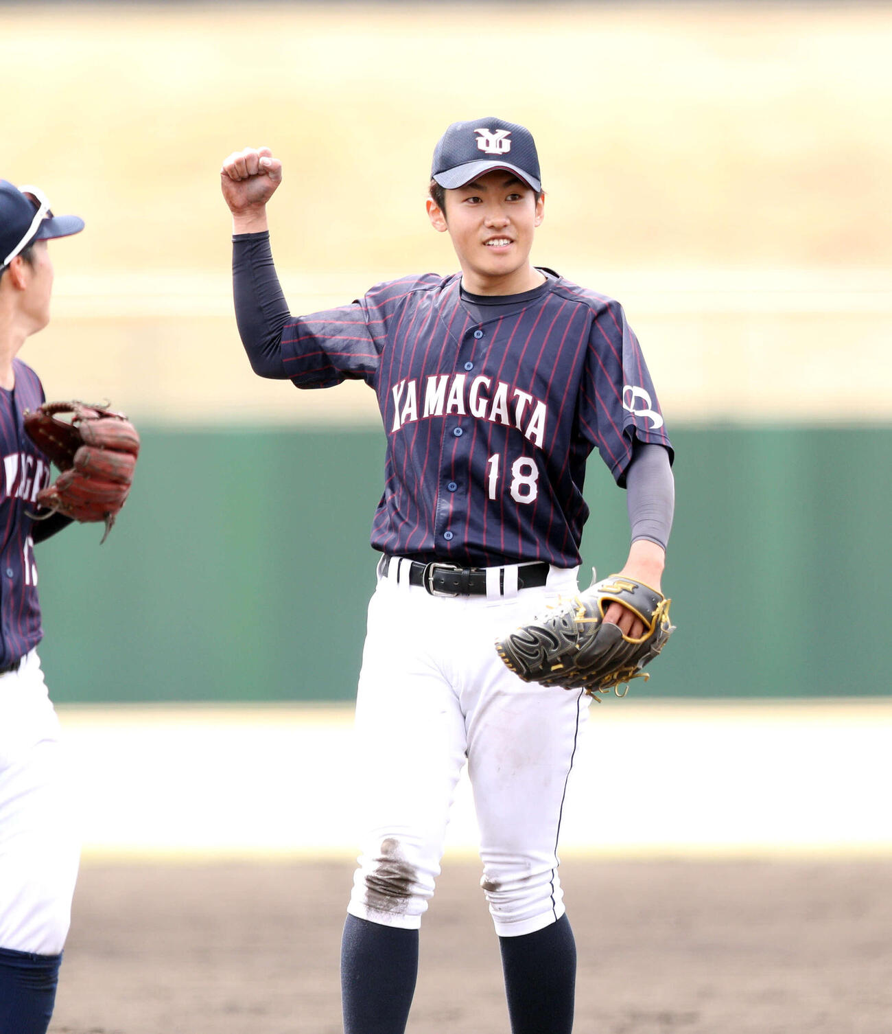 福島大対山形大　勝利しガッツポーズする山形大・佐藤（撮影・木村有優）