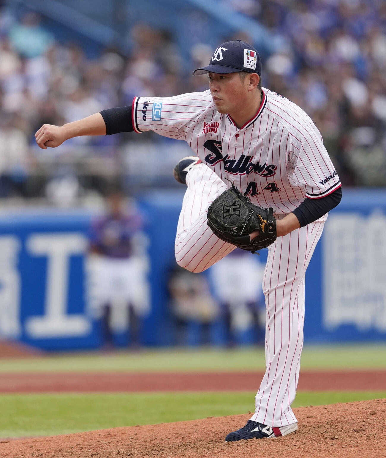 ヤクルト対中日　6回表途中から登板し力投するヤクルト大西（撮影・小島史椰）