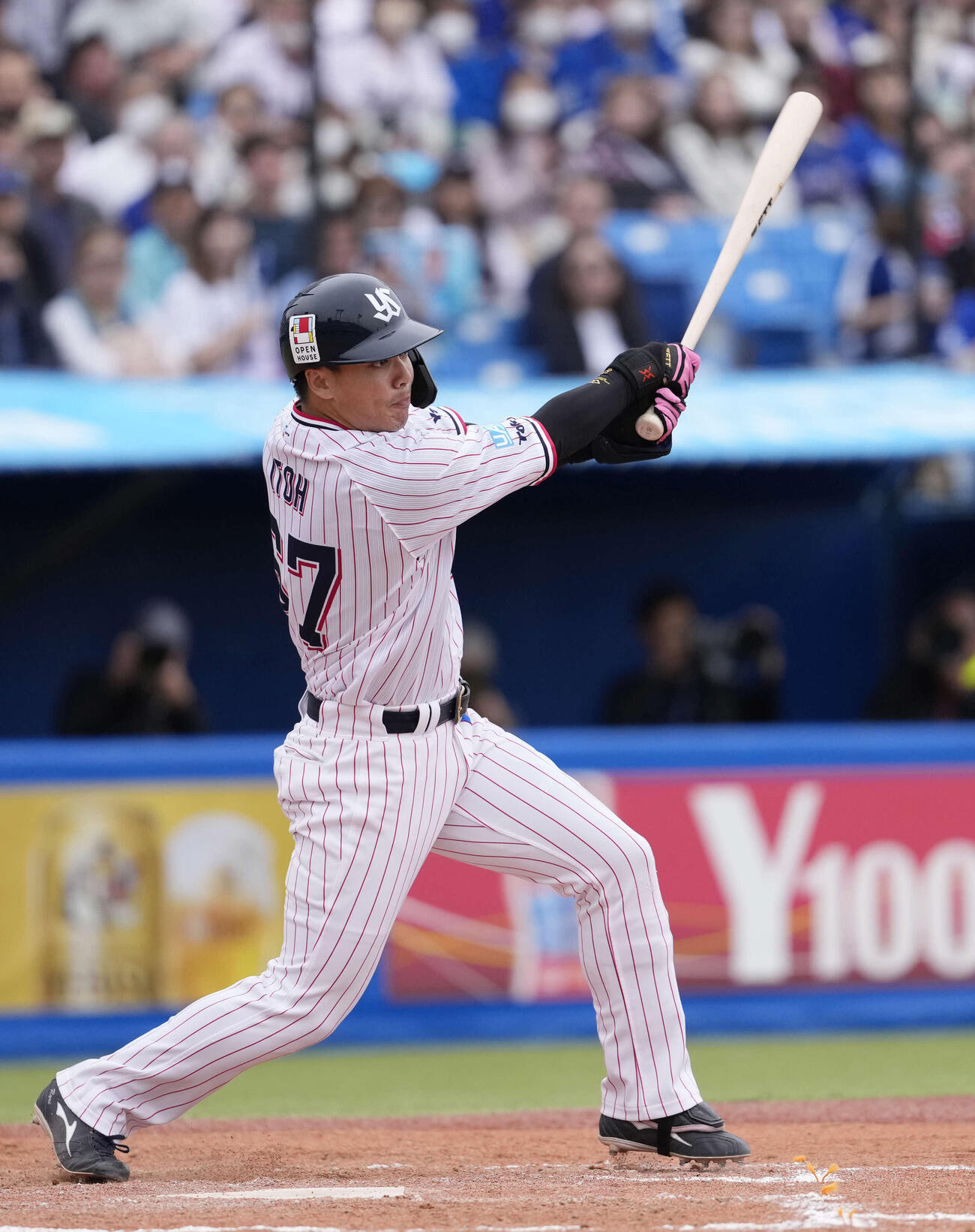 ヤクルト対中日　7回裏ヤクルト無死一、三塁、適時打を放つ伊藤（撮影・小島史椰）
