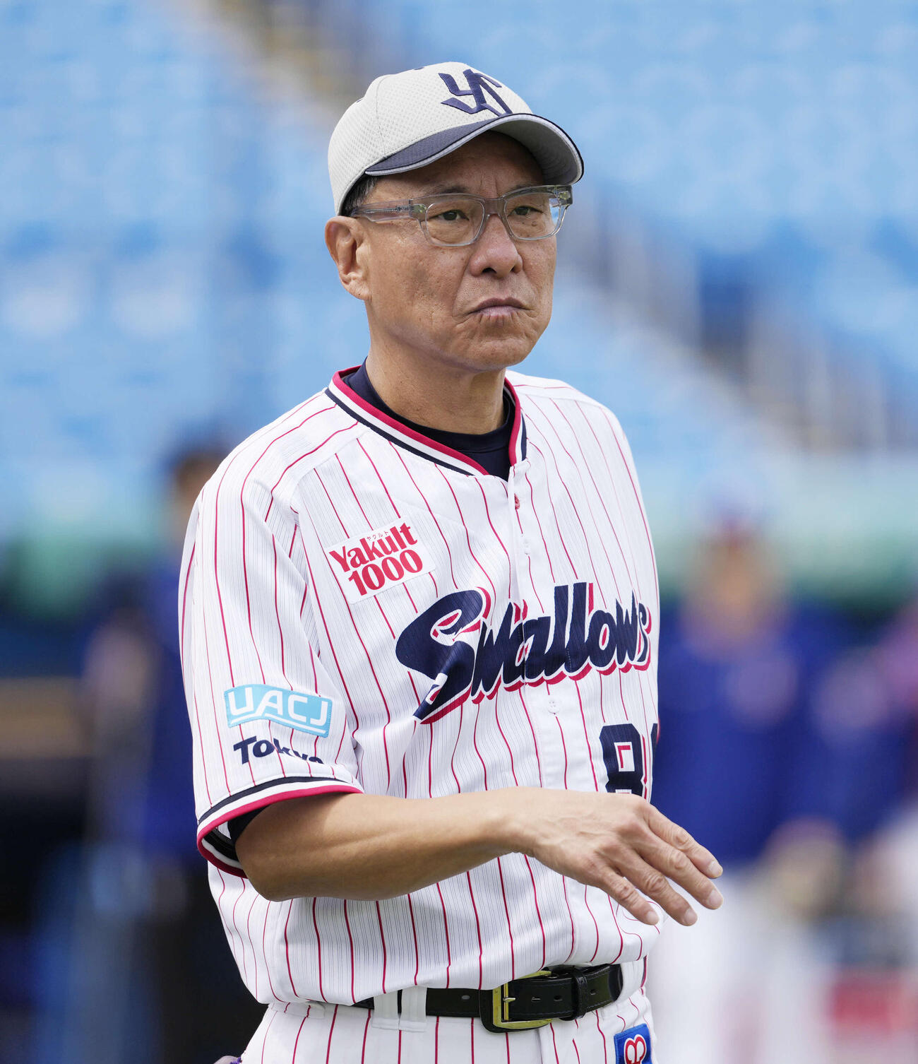 練習を見守るヤクルト池山監督（撮影・小島史椰）