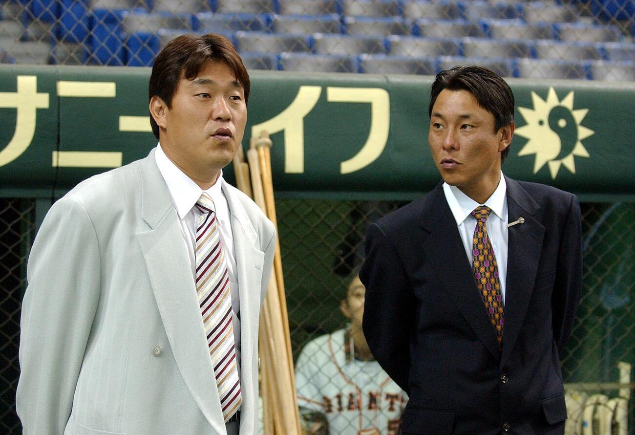 池山隆寛氏（右）と広沢克実氏（05年3月）