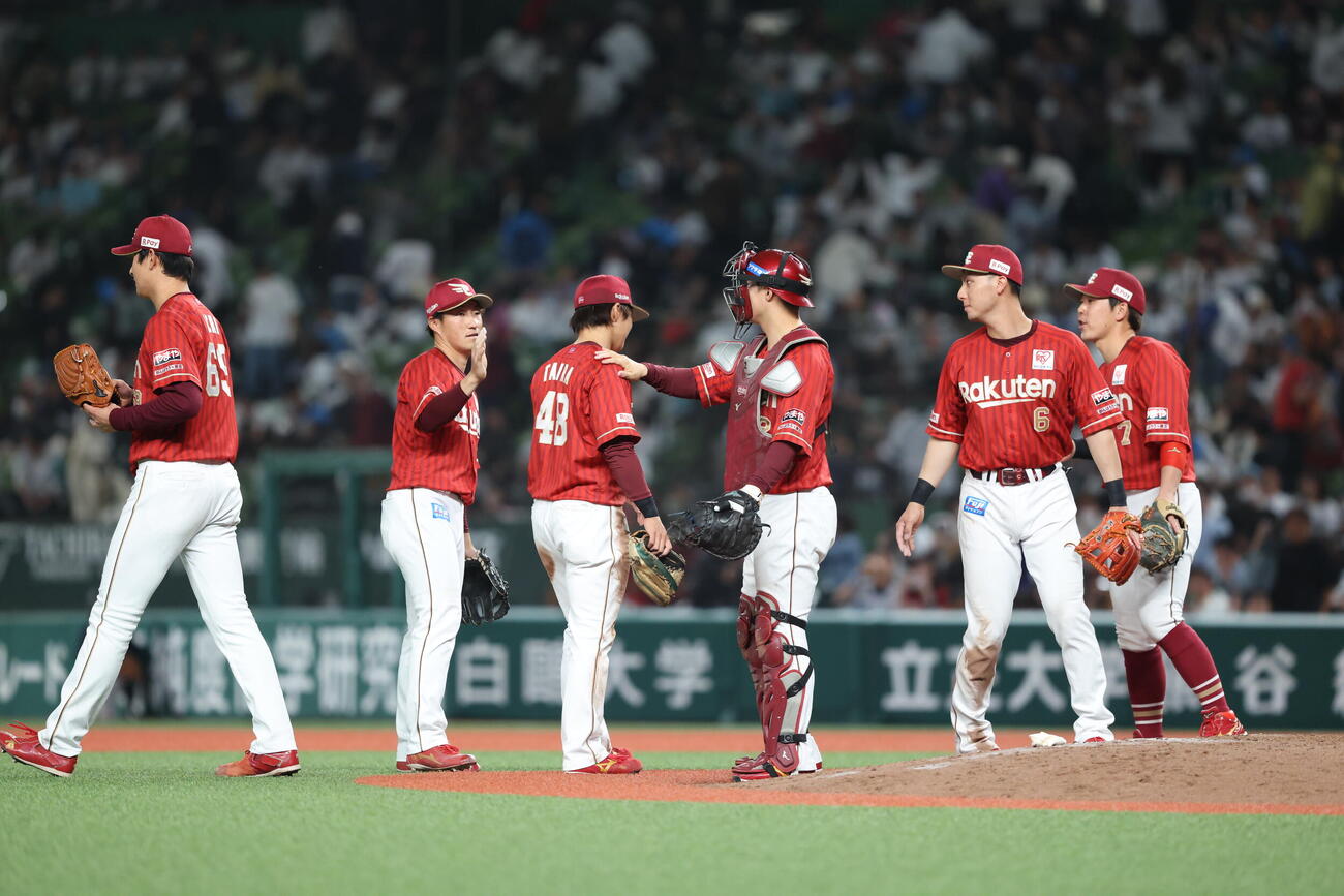 西武対楽天　延長12回裏、西武と引き分ける楽天（撮影・河田真司）