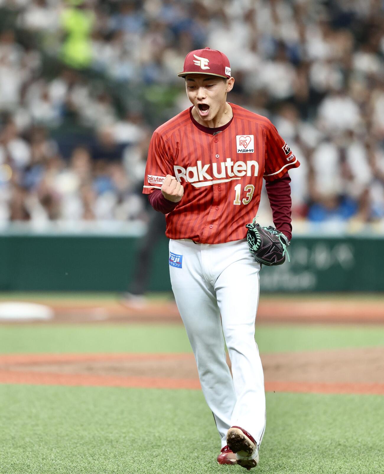 西武対楽天　1回裏を抑え雄たけびを上げる藤原（撮影・河田真司）