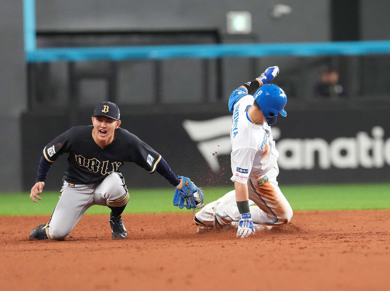 日本ハム対オリックス　7回裏日本ハム2死、二塁盗塁を決める清宮幸（撮影・井上学）