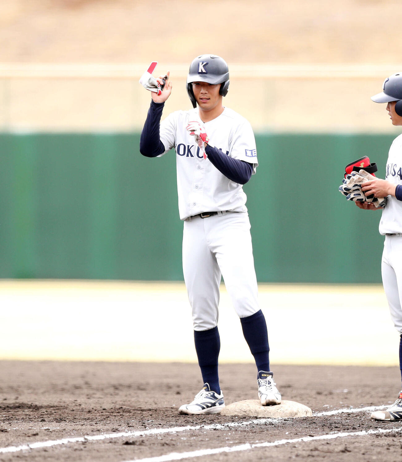 東日本国際大対新潟大　2回表東日本国際大1死満塁、決勝の右前適時打を放った東日本国際大・黒田（撮影・木村有優）