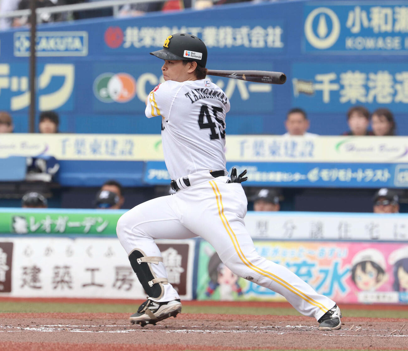ロッテ対ソフトバンク　4回表ソフトバンク2死三塁、適時打を放つ谷川原（撮影・黒川智章）
