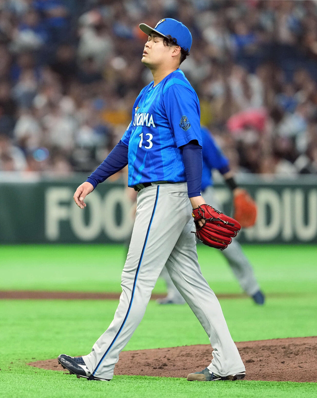 巨人対DeNA 7回裏、巨人に逆転3点本塁打を浴びたDeNA伊勢（撮影・たえ見朱実）