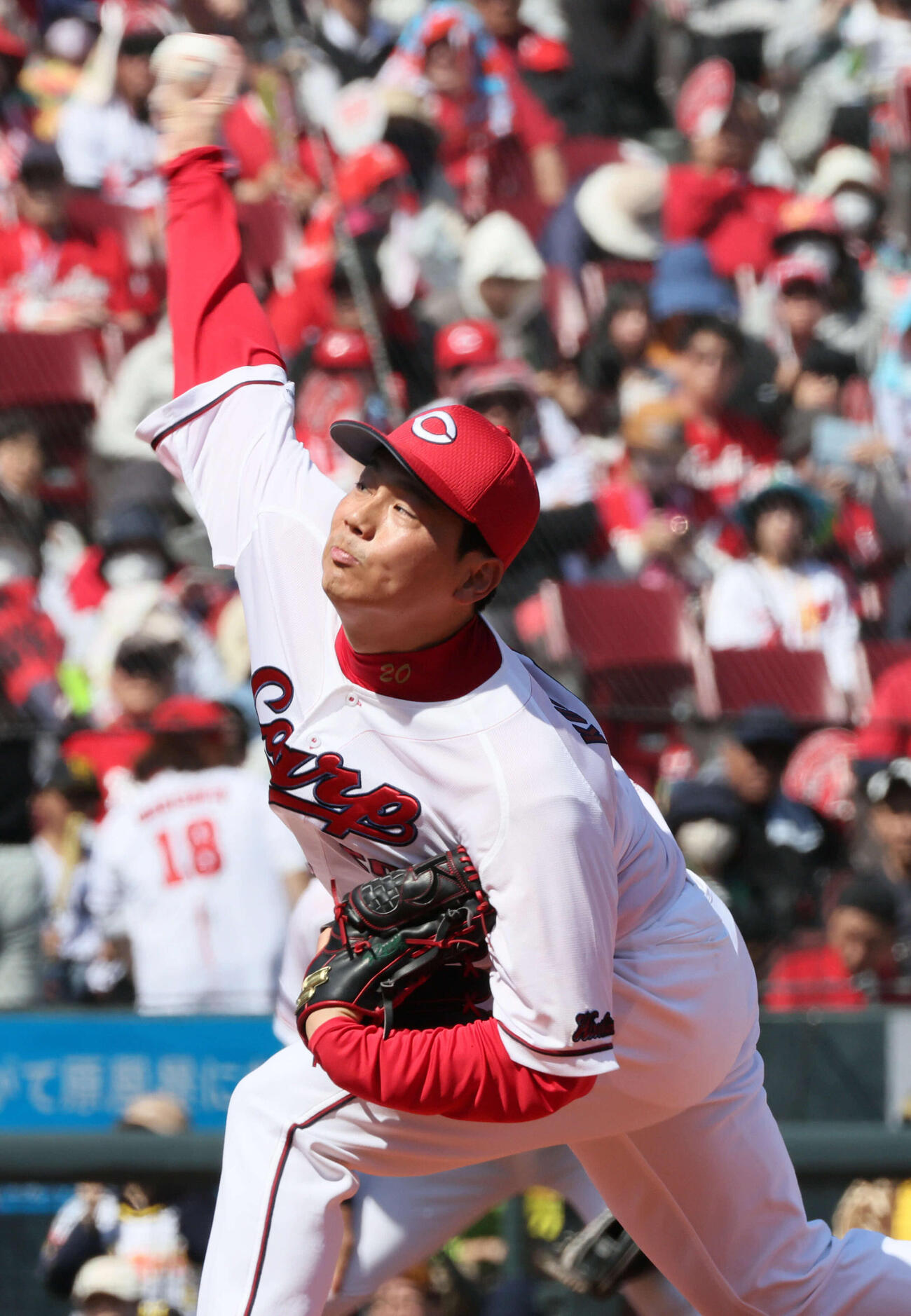 広島対阪神　広島先発の栗林（撮影・加藤孝規）