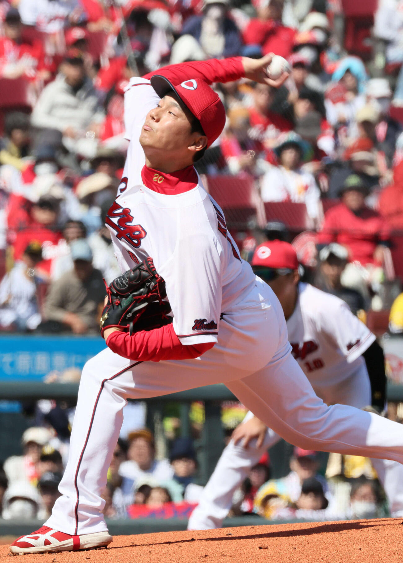 広島対阪神　広島先発の栗林（撮影・加藤孝規）