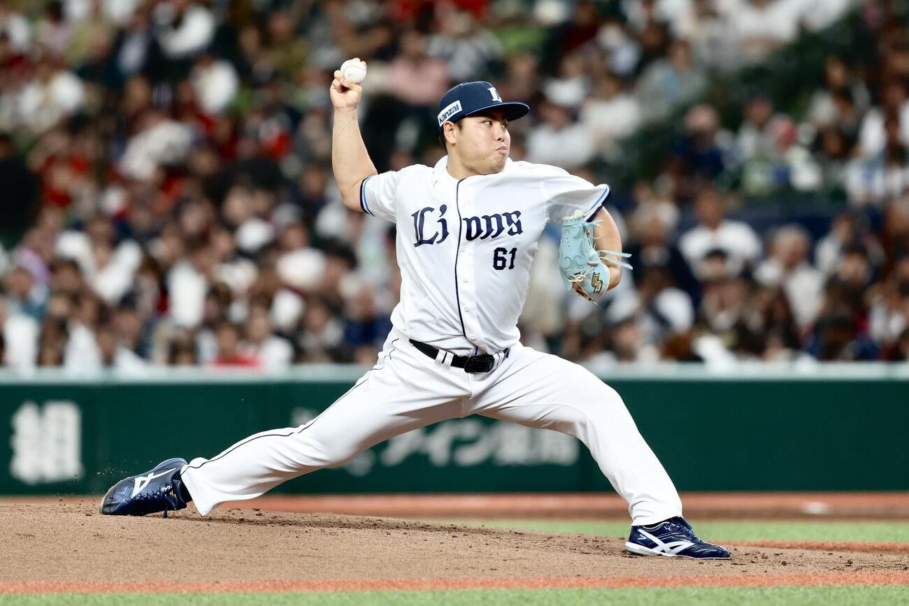 西武対楽天　2回表、力投する平良（撮影・河田真司）