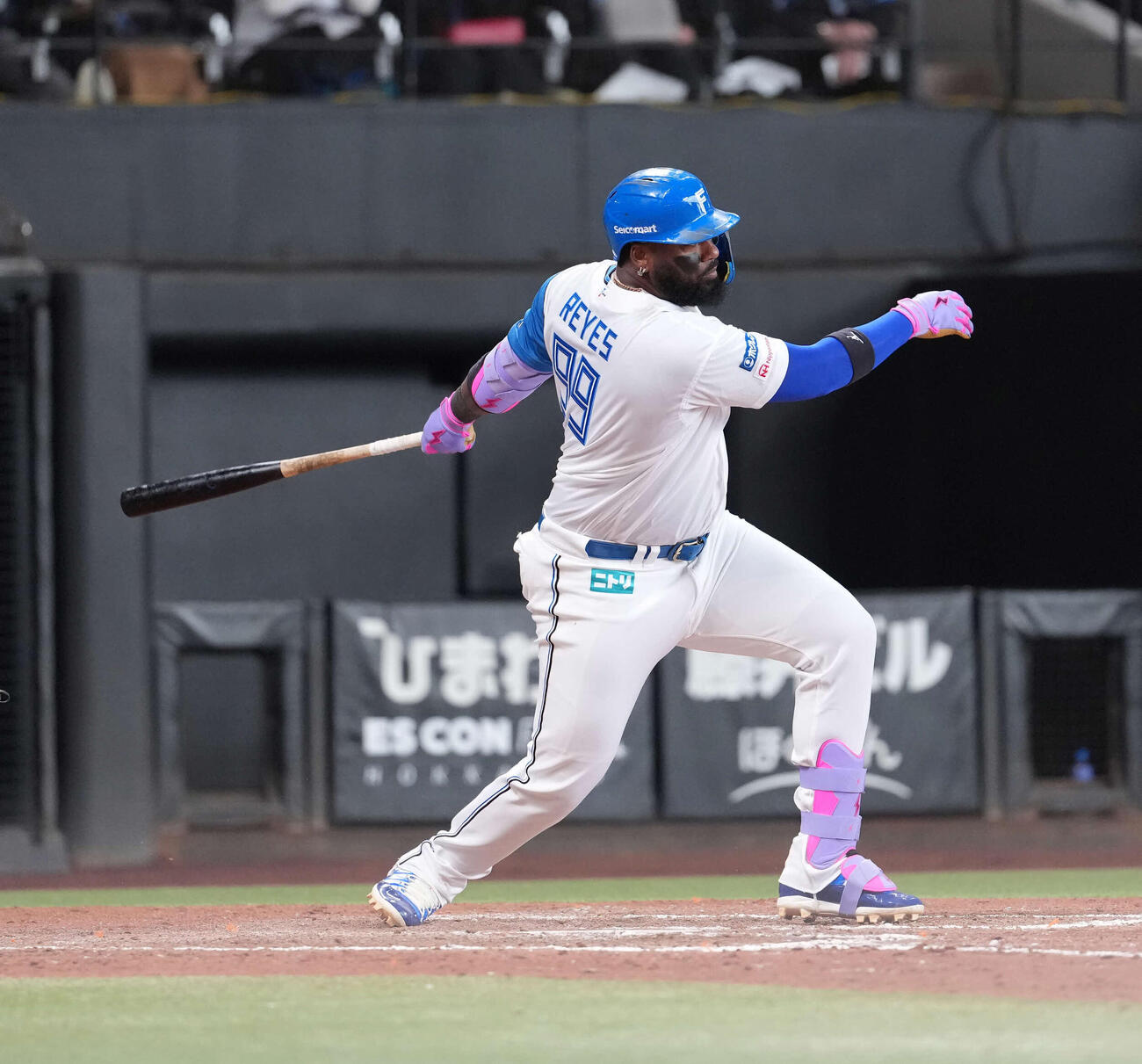 日本ハム対オリックス　8回に適時打を放つレイエス（撮影・井上学）