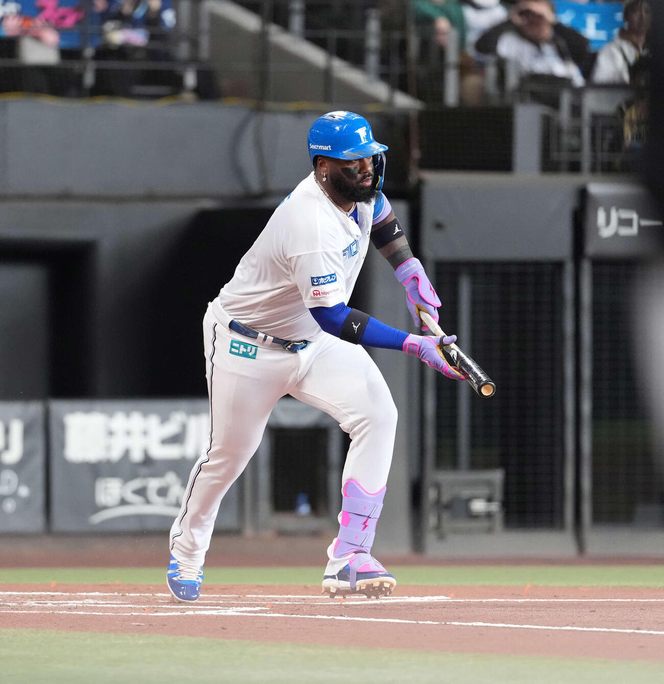 日本ハム対オリックス　1回裏日本ハム2死、安打を放つレイエス（撮影・井上学）
