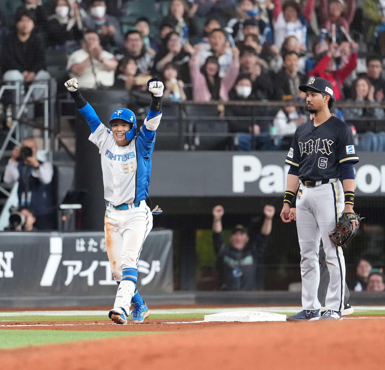 日本ハム対オリックス　6回、適時打を放つ奈良間（撮影・井上学）