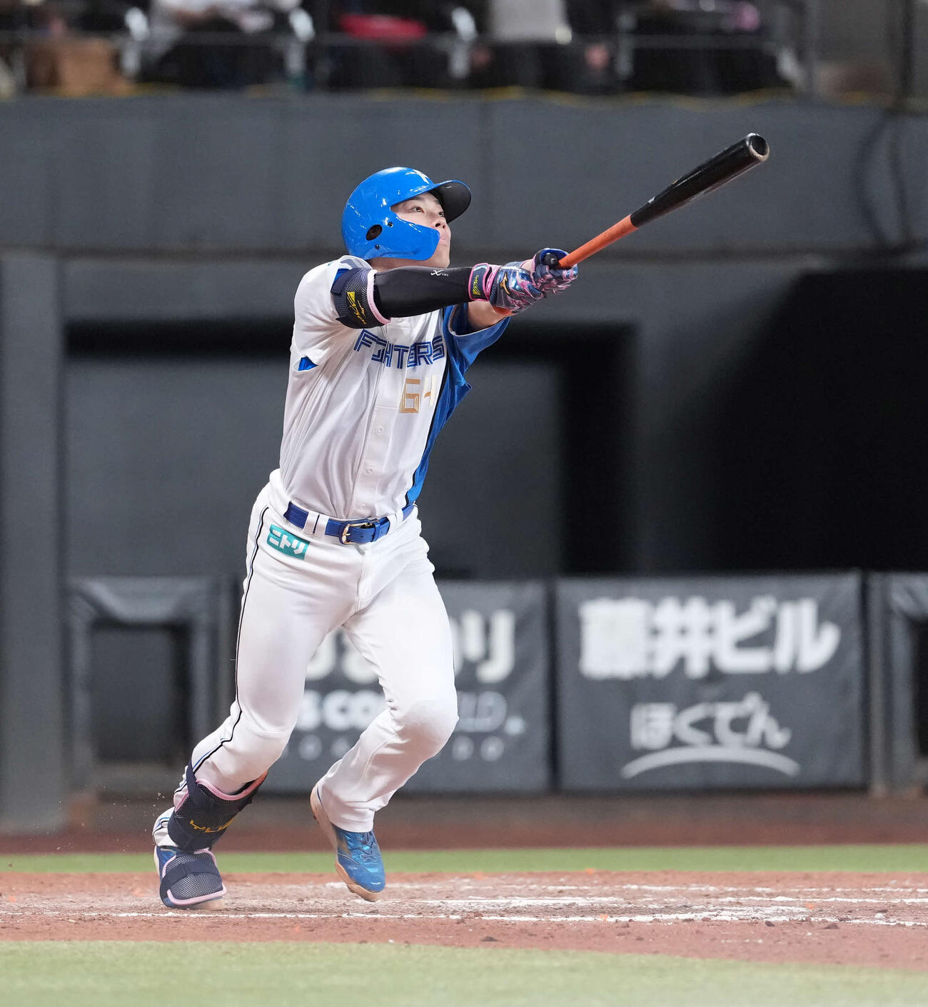 日本ハム対オリックス　8回裏日本ハム無死、本塁打を放つ田宮（撮影・井上学）