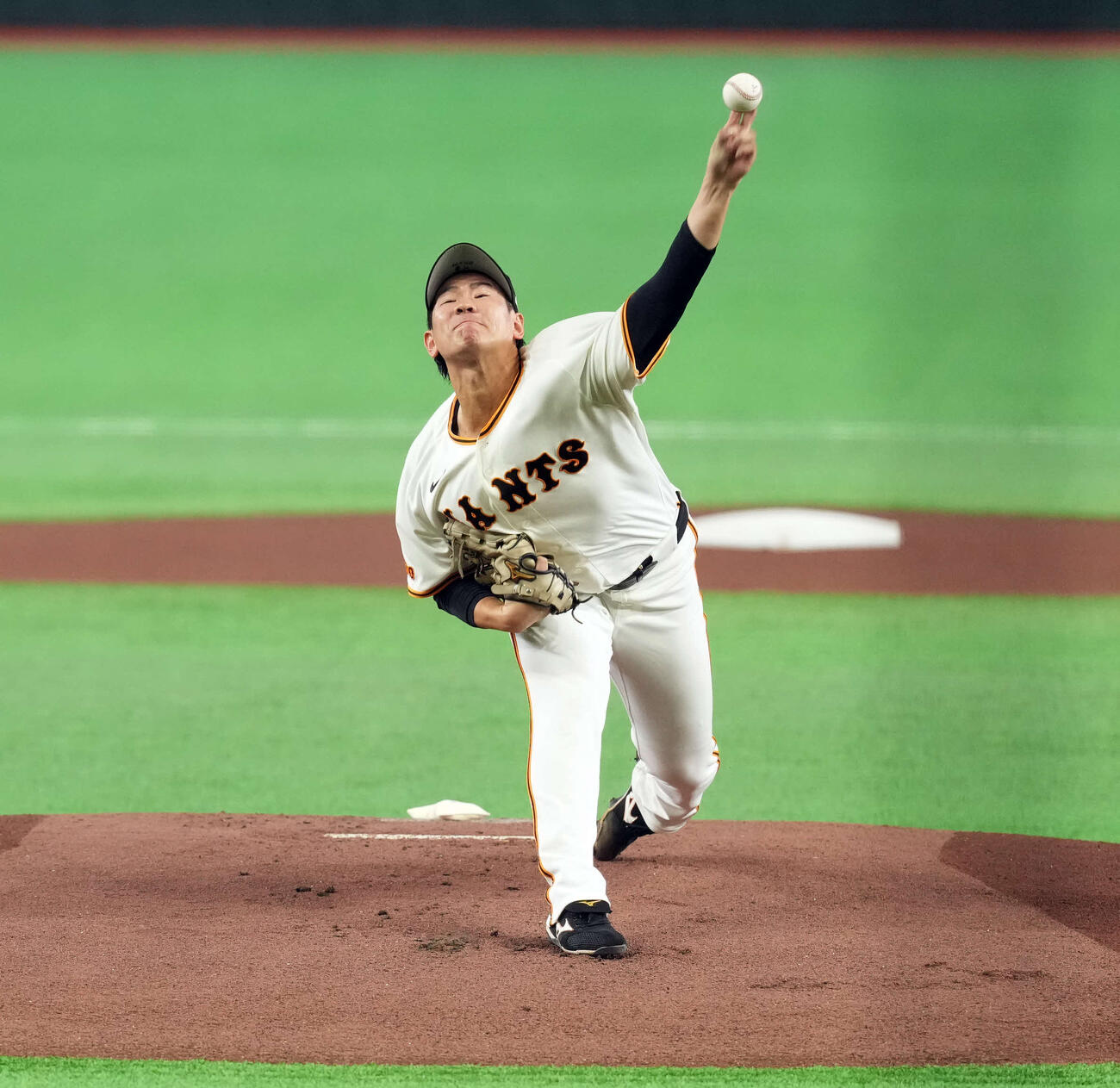 巨人対DeNA　力投する巨人の先発井上（撮影・たえ見朱実）