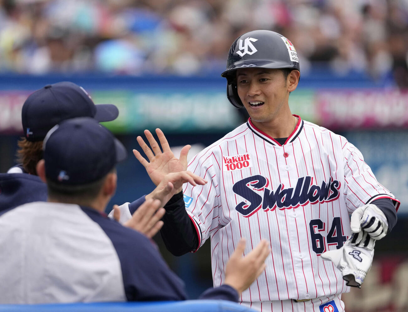 ヤクルト対中日　7回裏ヤクルト無死一、三塁、伊藤の適時打で生還する岩田（撮影・小島史椰）