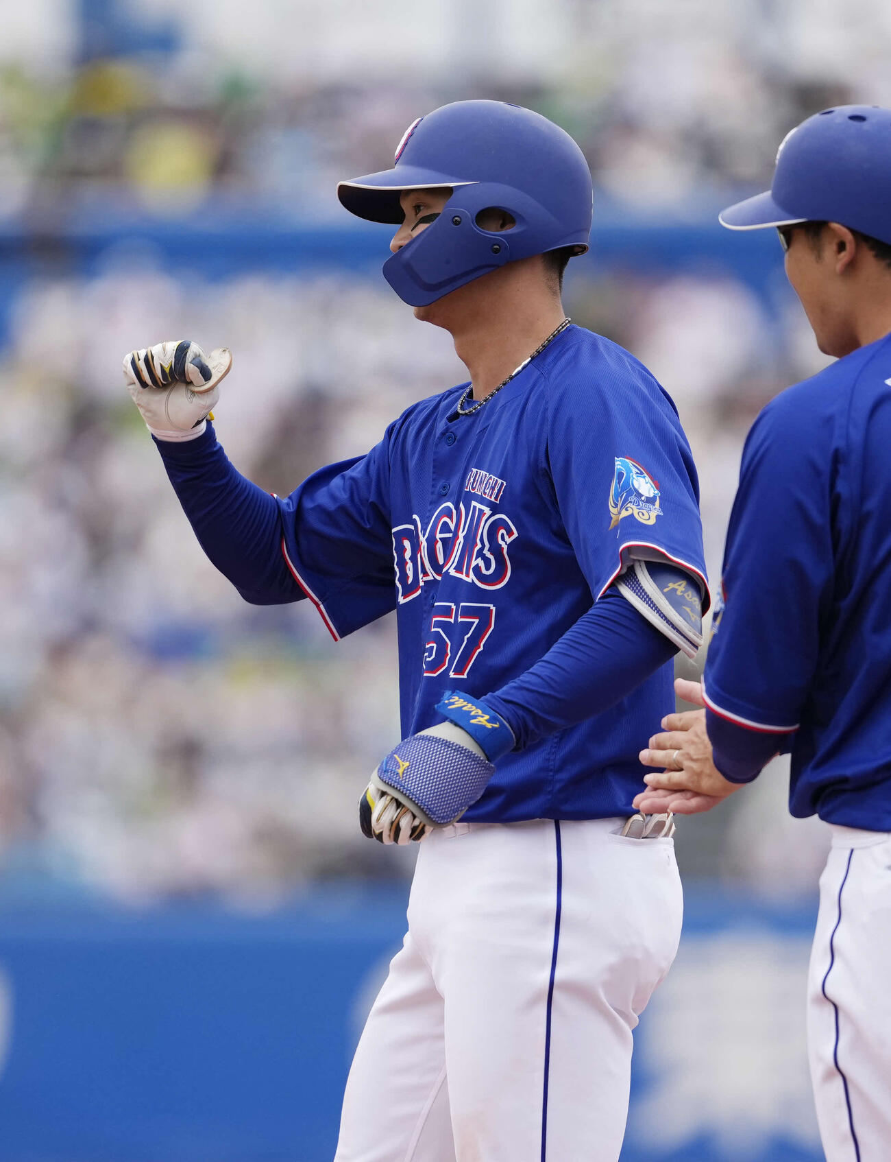 ヤクルト対中日　6回表中日1死二塁、適時打を放つ花田（撮影・小島史椰）