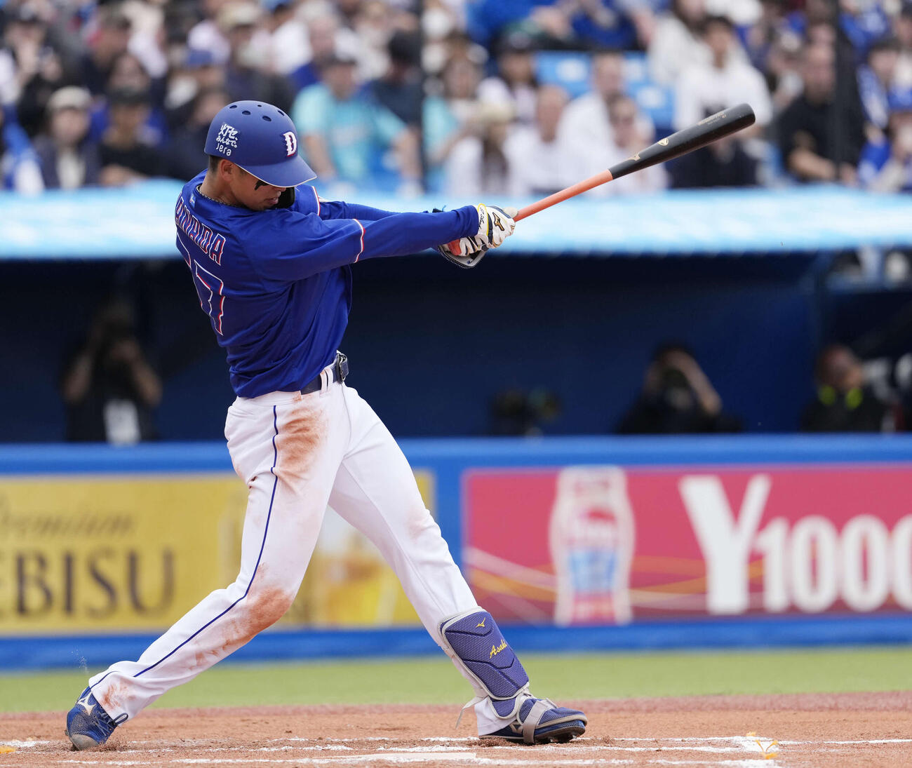 ヤクルト対中日　6回表中日1死二塁、適時打を放つ花田（撮影・小島史椰）